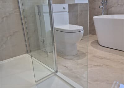 Free Standing Bath with Cream Marble Porcelain Tiles